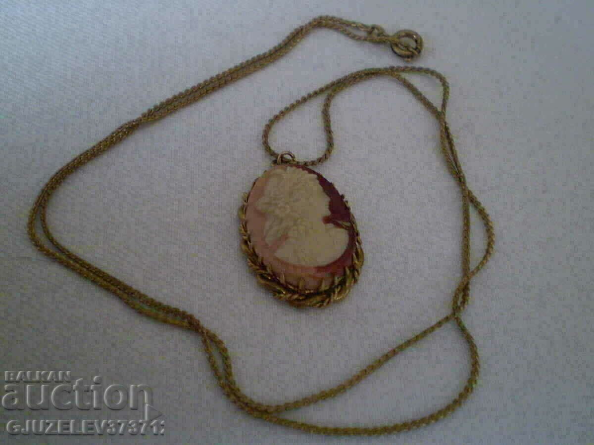 Livrarea medalion frumos Medalion Cameo anii 50