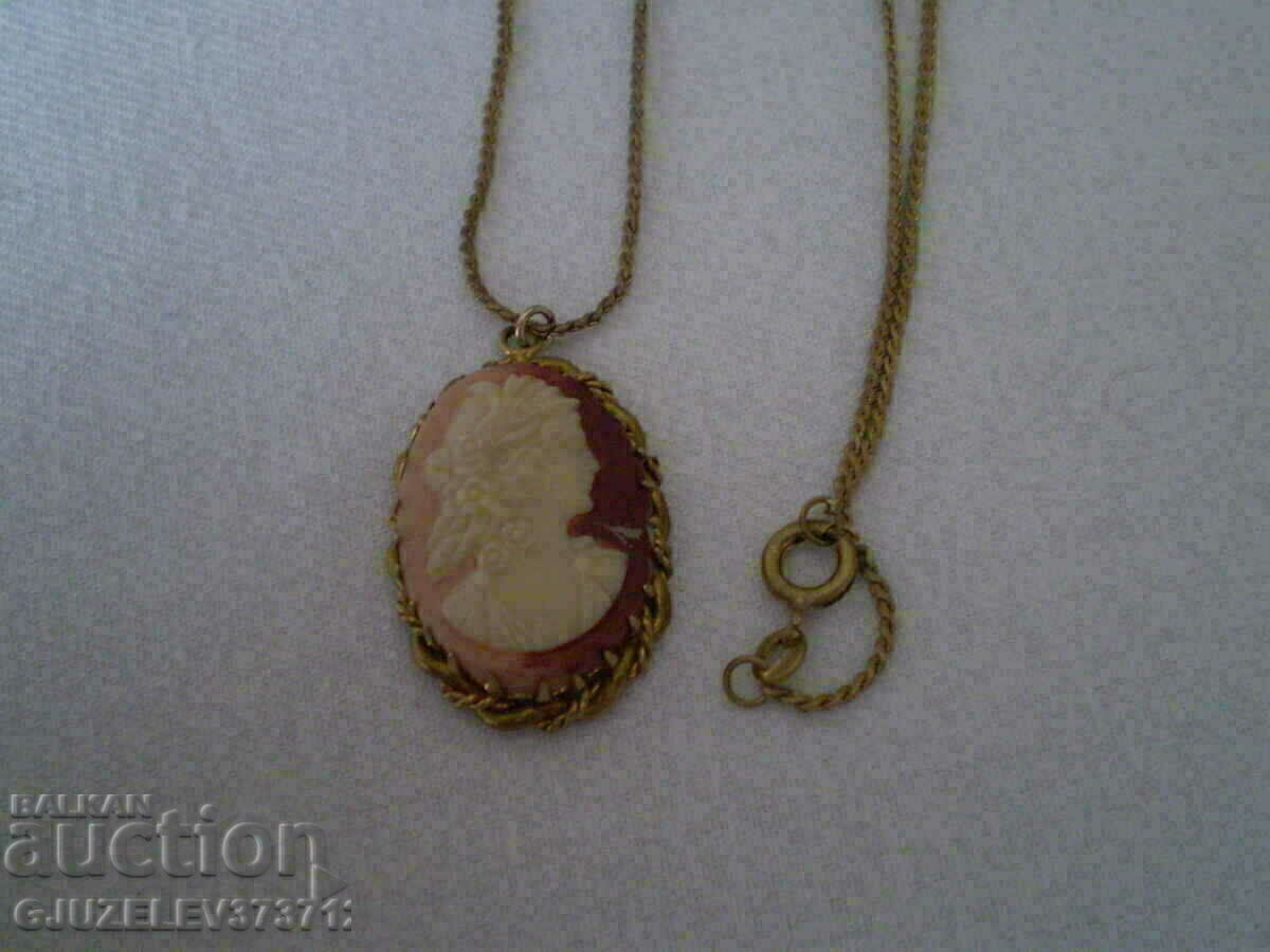 medalion frumos Medalion Cameo anii 50