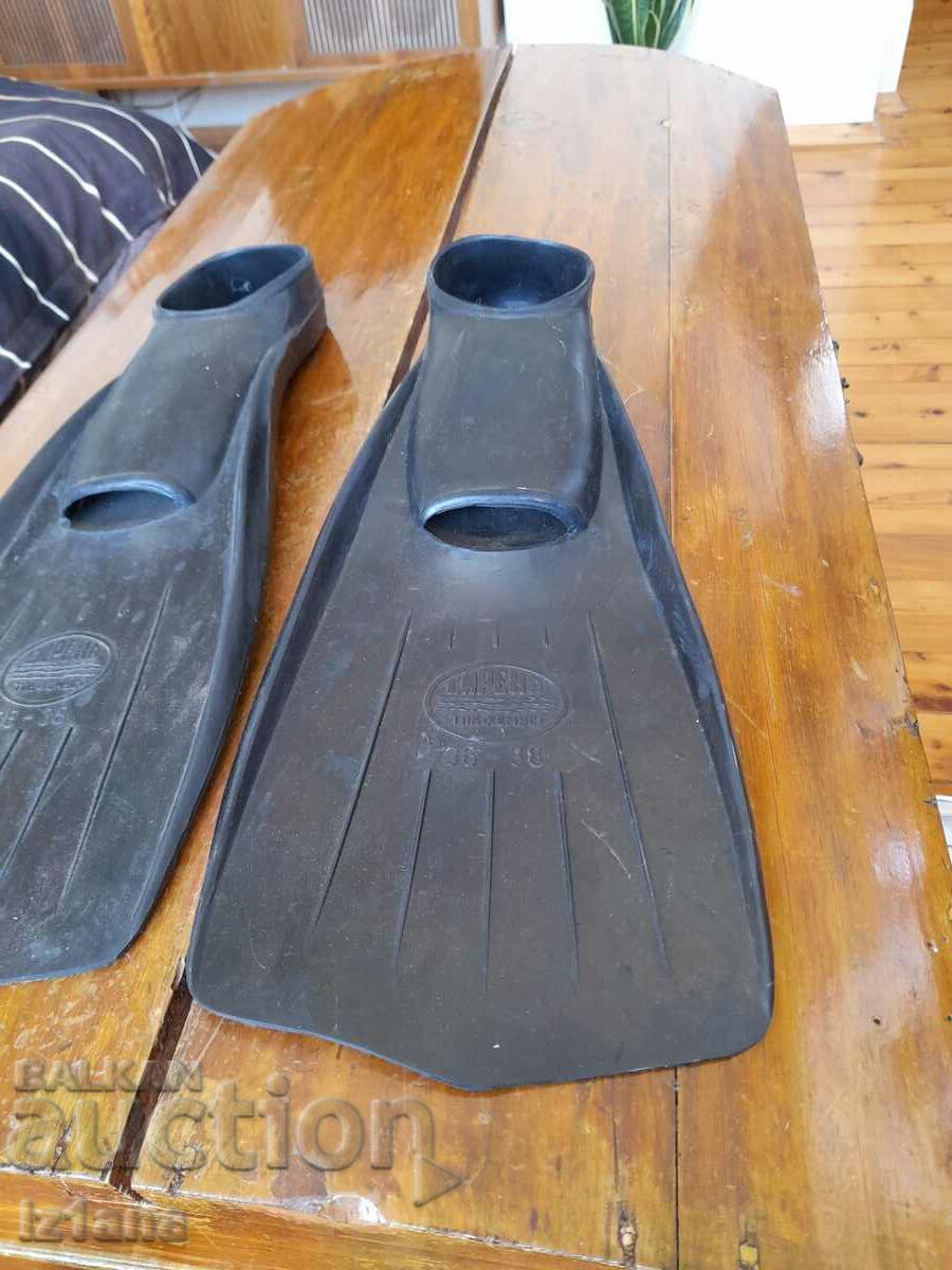 Old Siren Fins with price 20.00 BGN | € 10.23 Old Siren Fins with price 20.00 BGN | € 10.23