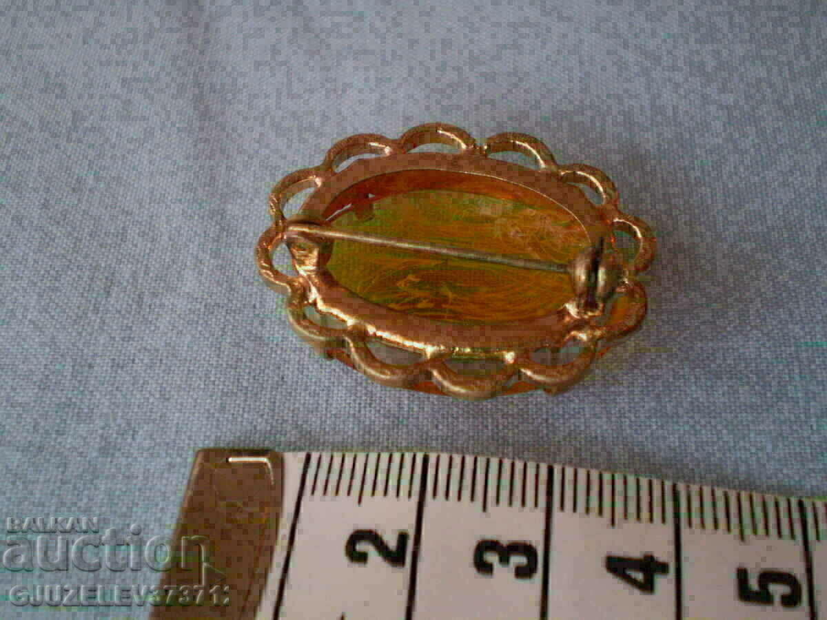 Auction  RETRO BROUGHT VINTAGE JEWEL TOPS FROM AMBER AMBER