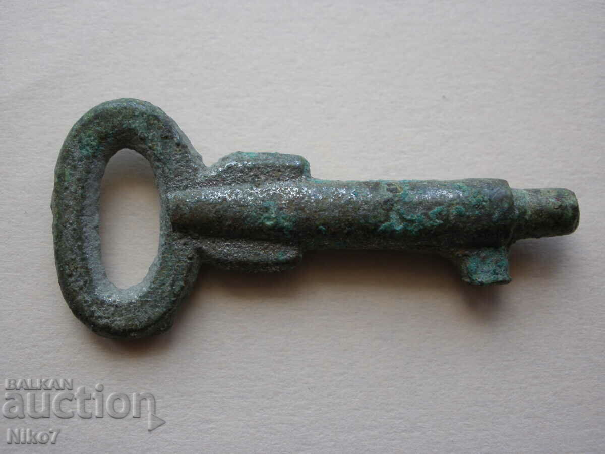 Auction Old, small, interesting key. Auction Old, small, interesting key.
