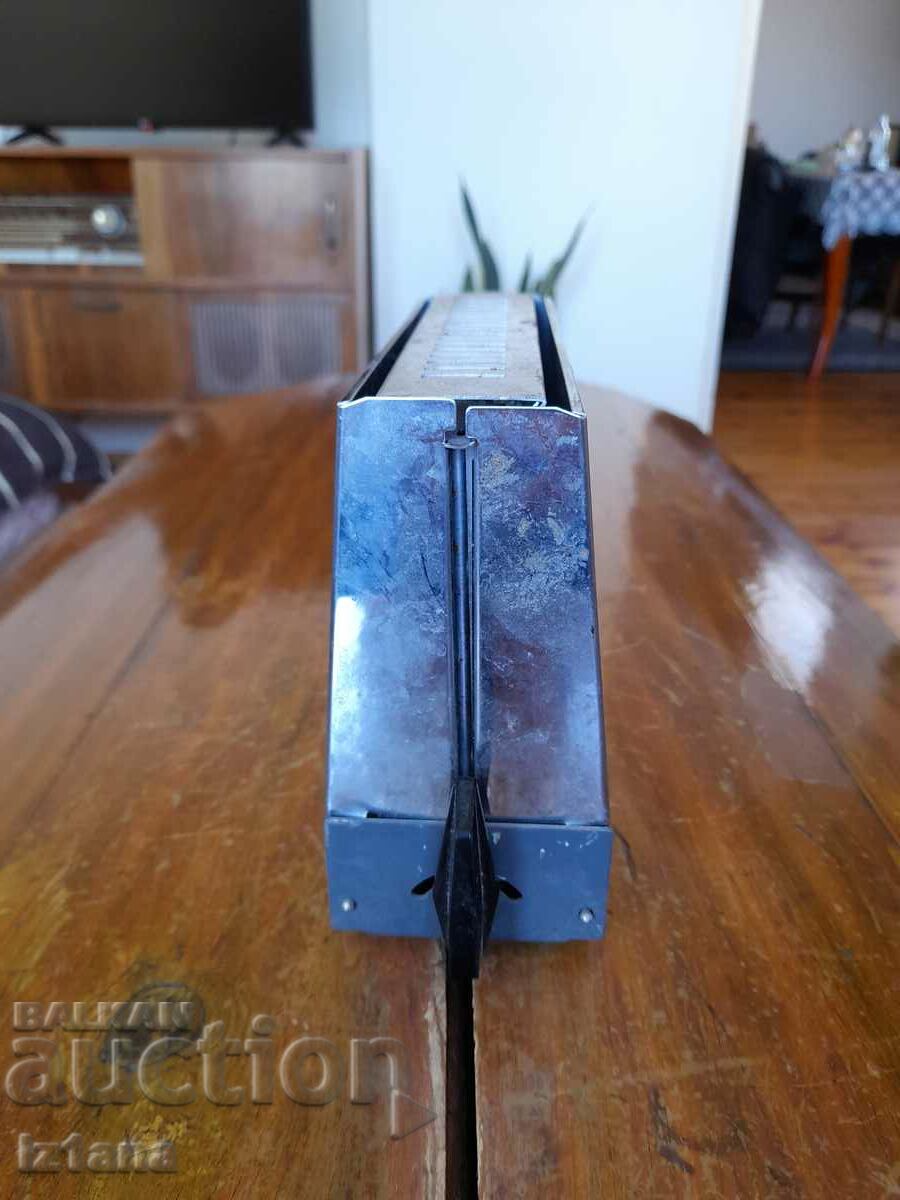 Delivery of The old Hageka toaster Delivery of The old Hageka toaster