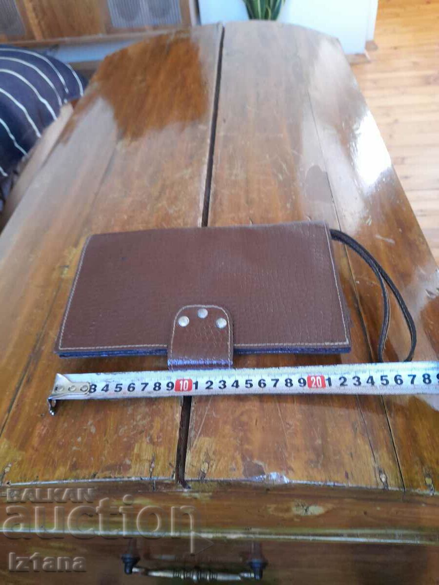 O geantă veche, o geantă de documente cu preț 15.00 BGN | € 7.67 O geantă veche, o geantă de documente cu preț 15.00 BGN | € 7.67