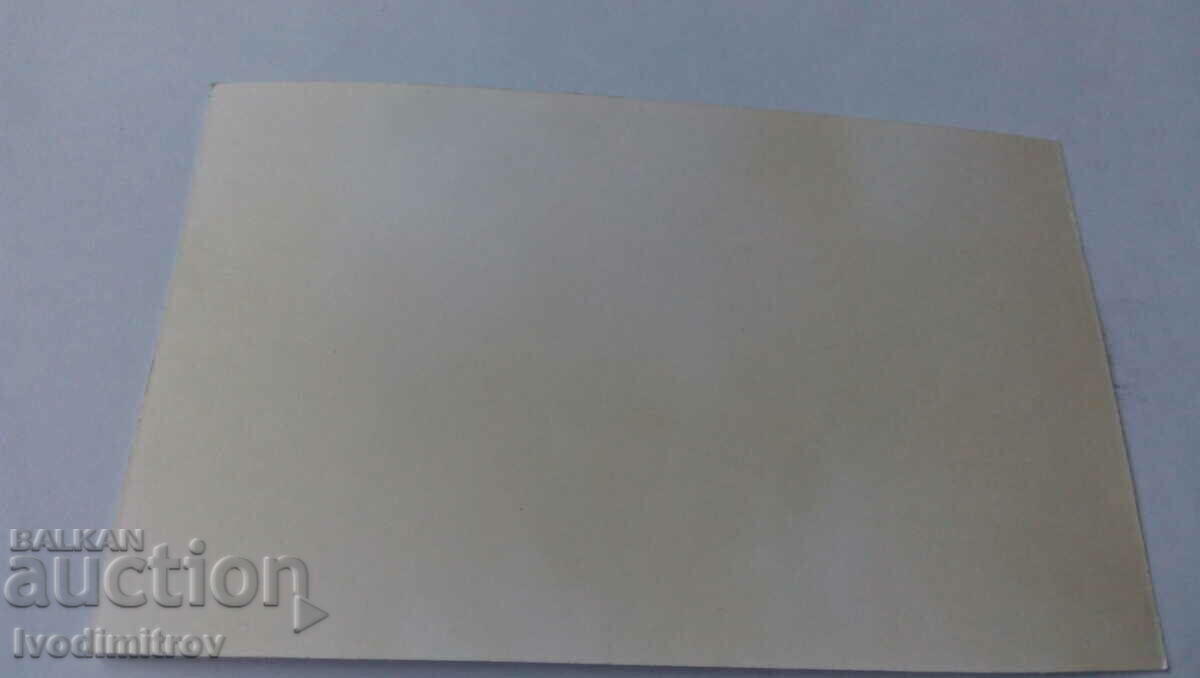 Photo Young man and young girl by the stream with price 1.35 BGN | € 0.69 Photo Young man and young girl by the stream with price 1.35 BGN | € 0.69