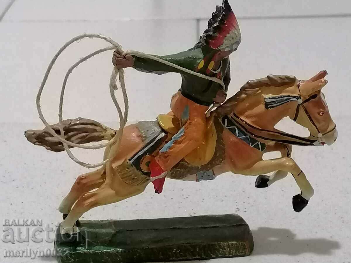 Indian with the figure of ELASTOLIN Germany 20-30 years of plastic with price 140.00 BGN | € 71.58 Indian with the figure of ELASTOLIN Germany 20-30 years of plastic with price 140.00 BGN | € 71.58