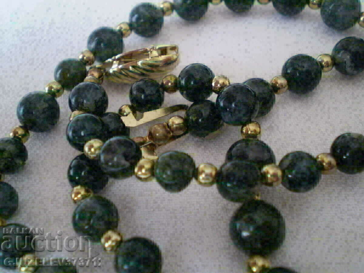 Delivery of Retro Women's Necklace Of Small Green Balls