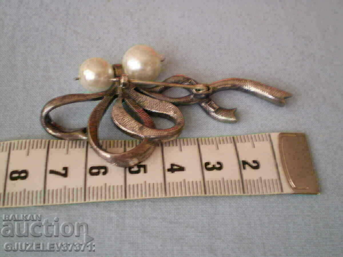 Broșă de designer de argint cu perle și zirconi cu preț 229.00 BGN | € 117.09