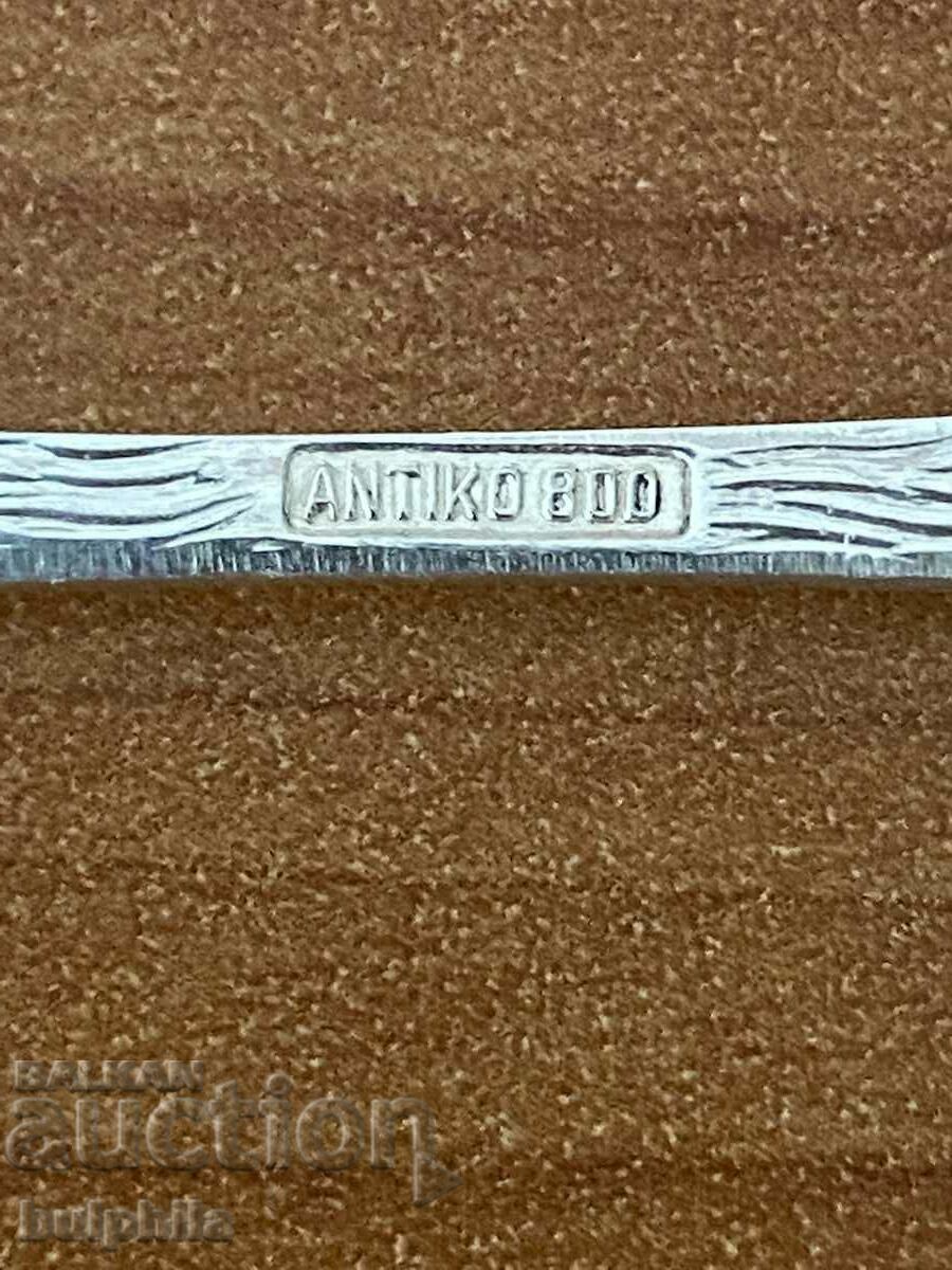 Auction Set of 6 silver dessert forks and 6 spoons (2). Auction Set of 6 silver dessert forks and 6 spoons (2).