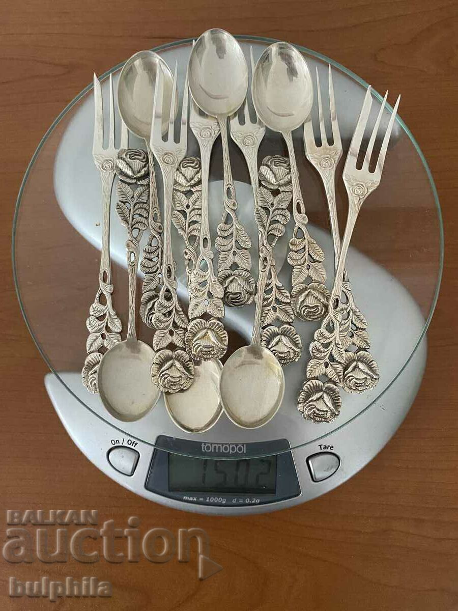 Set of 6 silver dessert forks and 6 spoons (2). - 6 Set of 6 silver dessert forks and 6 spoons (2). - 6
