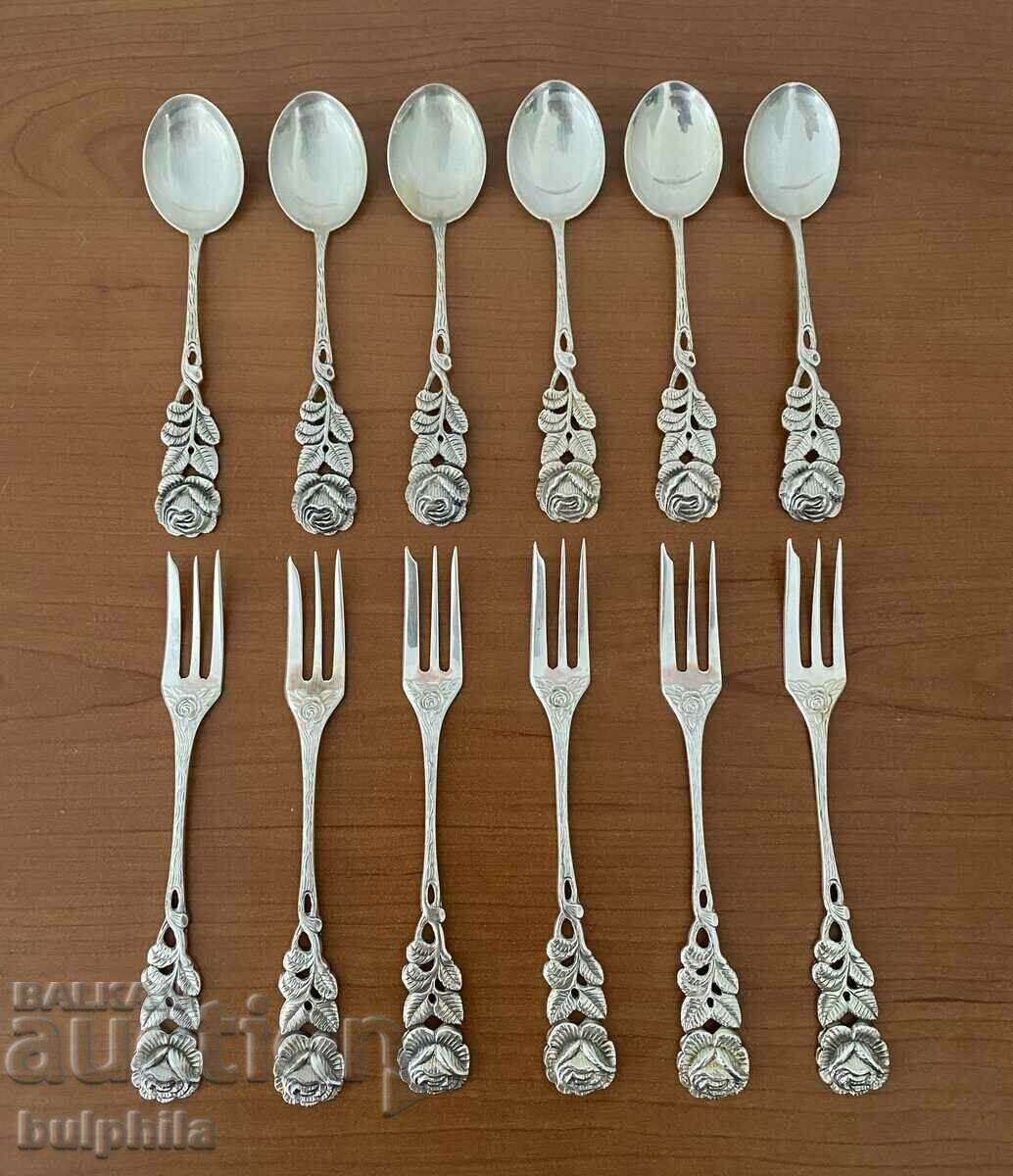 Set of 6 silver dessert forks and 6 spoons (2). Set of 6 silver dessert forks and 6 spoons (2).