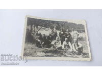 Снимка Костенецъ Жени и мъже въртят чеверме 1935 г.