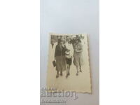 Φωτογραφία Σοφία Δύο γυναίκες και ένα αγόρι σε μια βόλτα