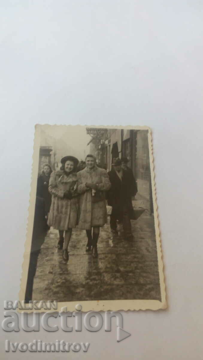 Photo Sofia Two women in winter coats on a walk