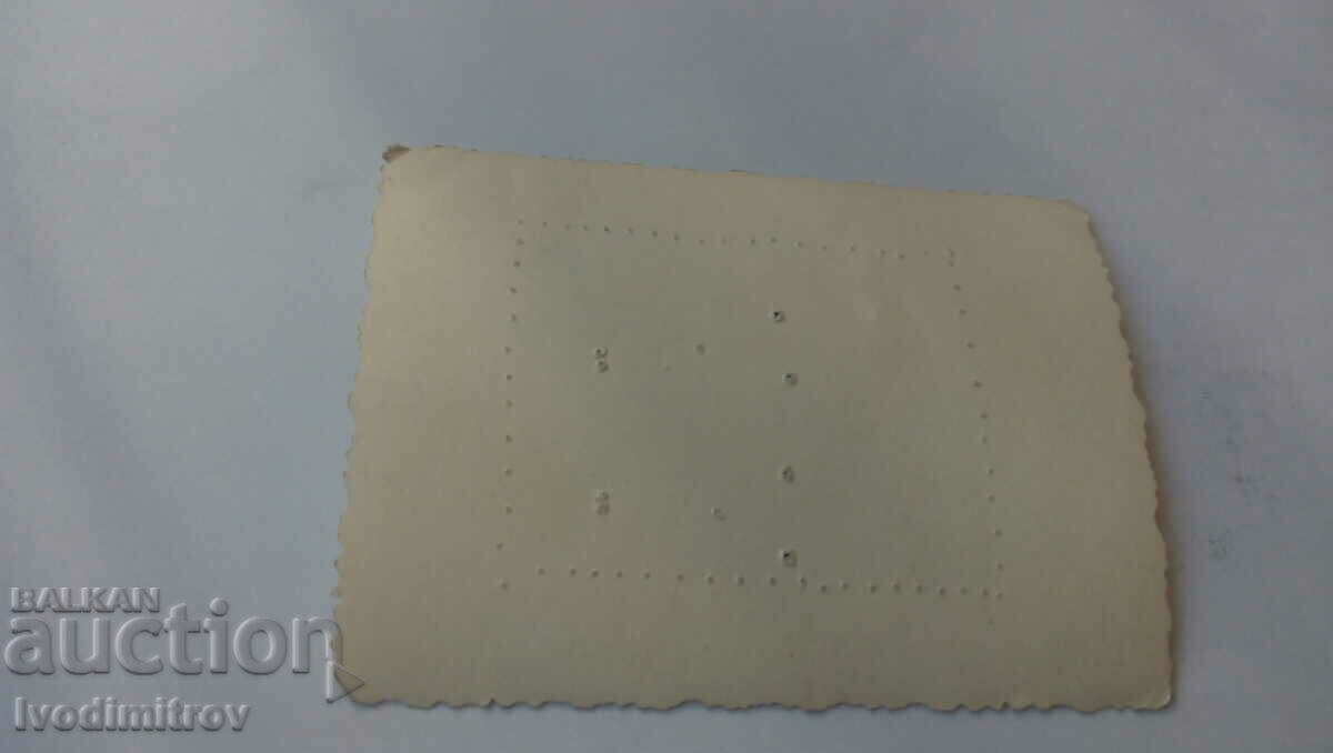 Fotografie cu un bărbat și doi soldați cu preț 1.35 BGN | € 0.69 Fotografie cu un bărbat și doi soldați cu preț 1.35 BGN | € 0.69