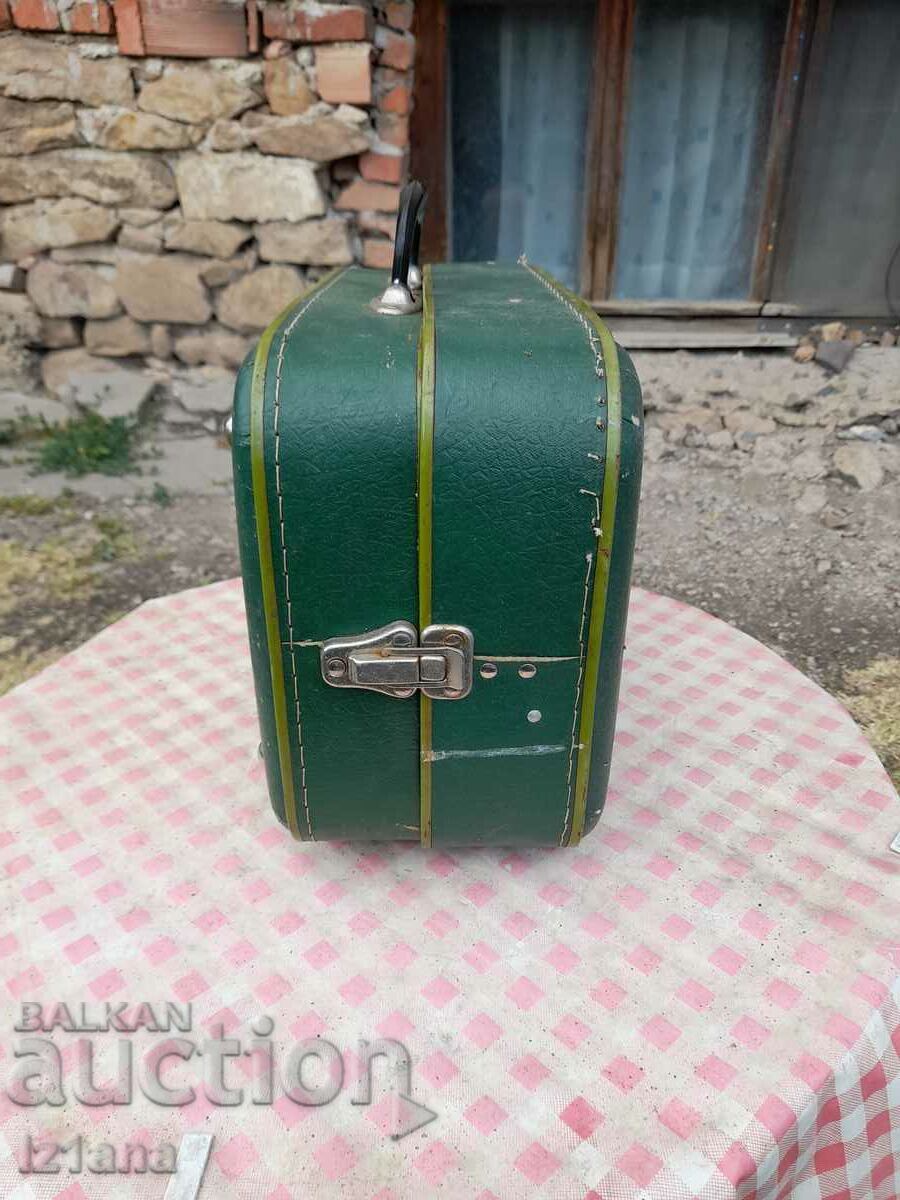 Old turntable case with price 32.00 BGN | € 16.36 Old turntable case with price 32.00 BGN | € 16.36