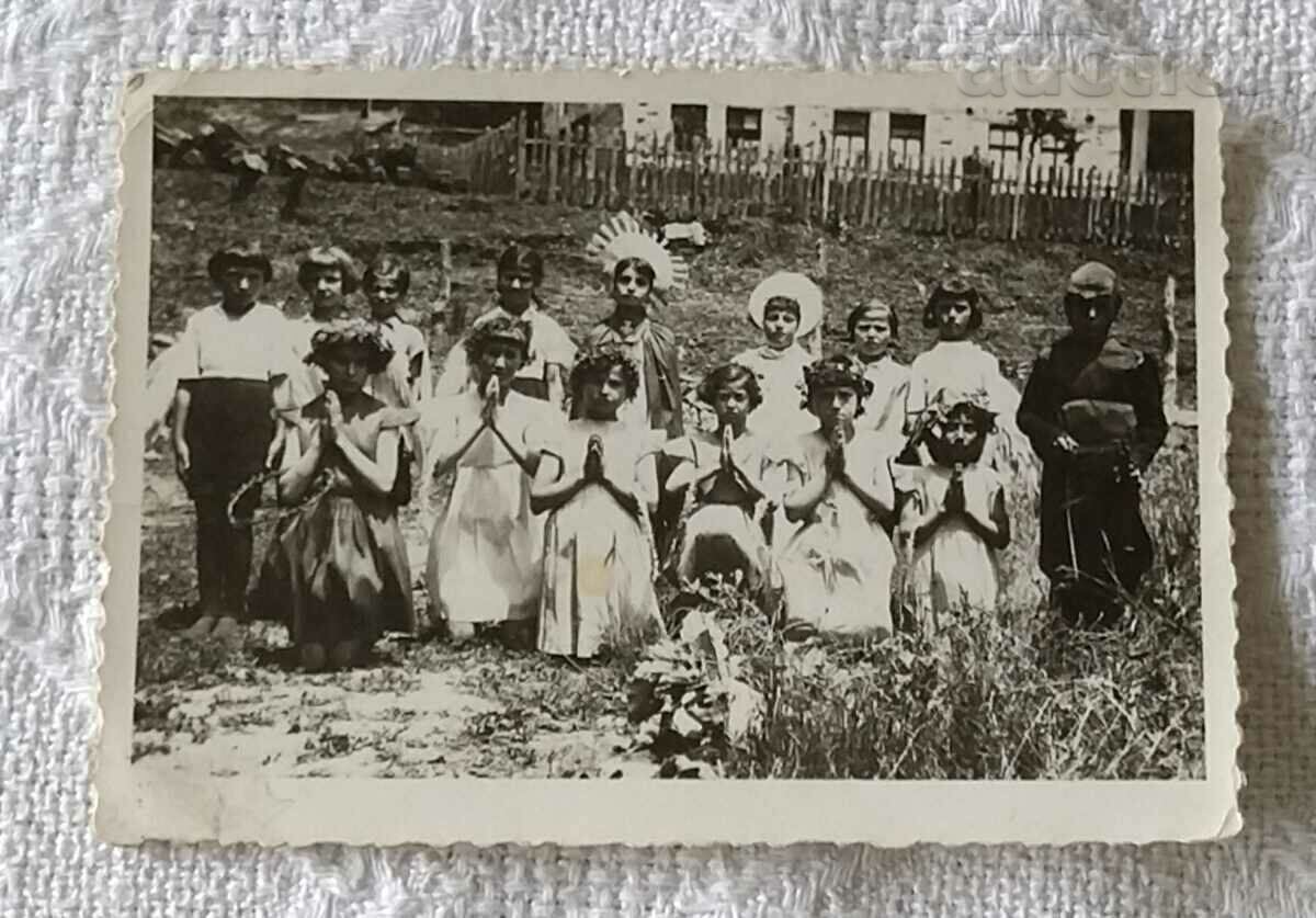 EASTER DEATH OF CHRIST THEATER CHILDREN PHOTO 193 .. EASTER DEATH OF CHRIST THEATER CHILDREN PHOTO 193 ..