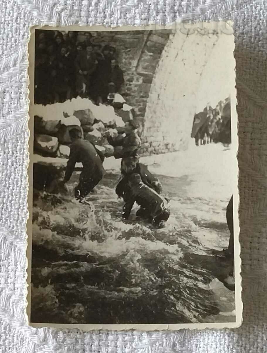 ЙОРДАНОВДЕН ВАДЕНЕ НА КРЪСТА СНИМКА 193..