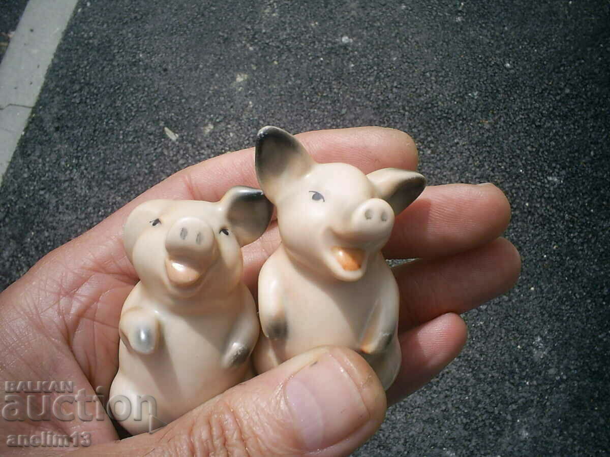 PORCELAIN SALT PIGS WITH SILVER FEET - 5 PORCELAIN SALT PIGS WITH SILVER FEET - 5