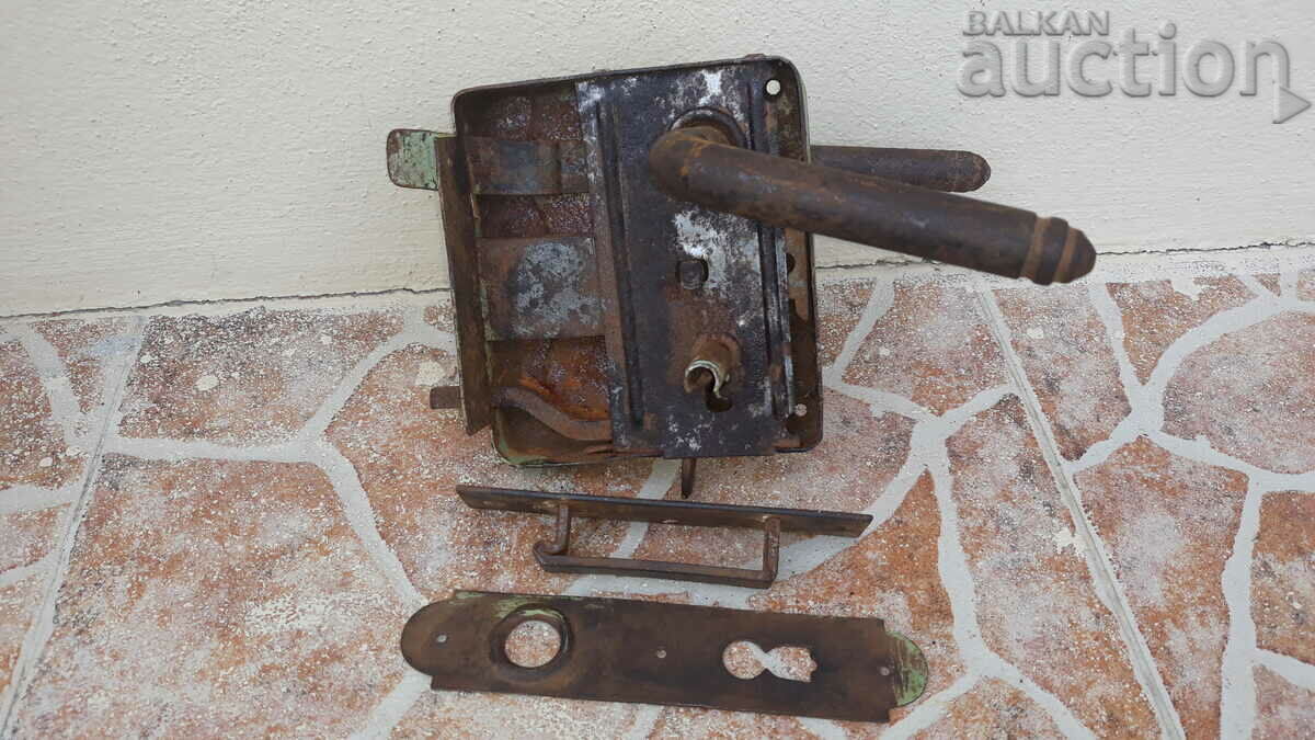 ancient primitive lock with price 41.00 BGN | € 20.96 ancient primitive lock with price 41.00 BGN | € 20.96