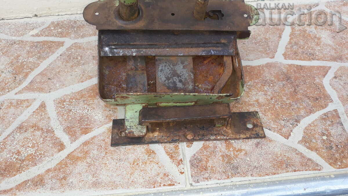 Auction ancient primitive lock Auction ancient primitive lock