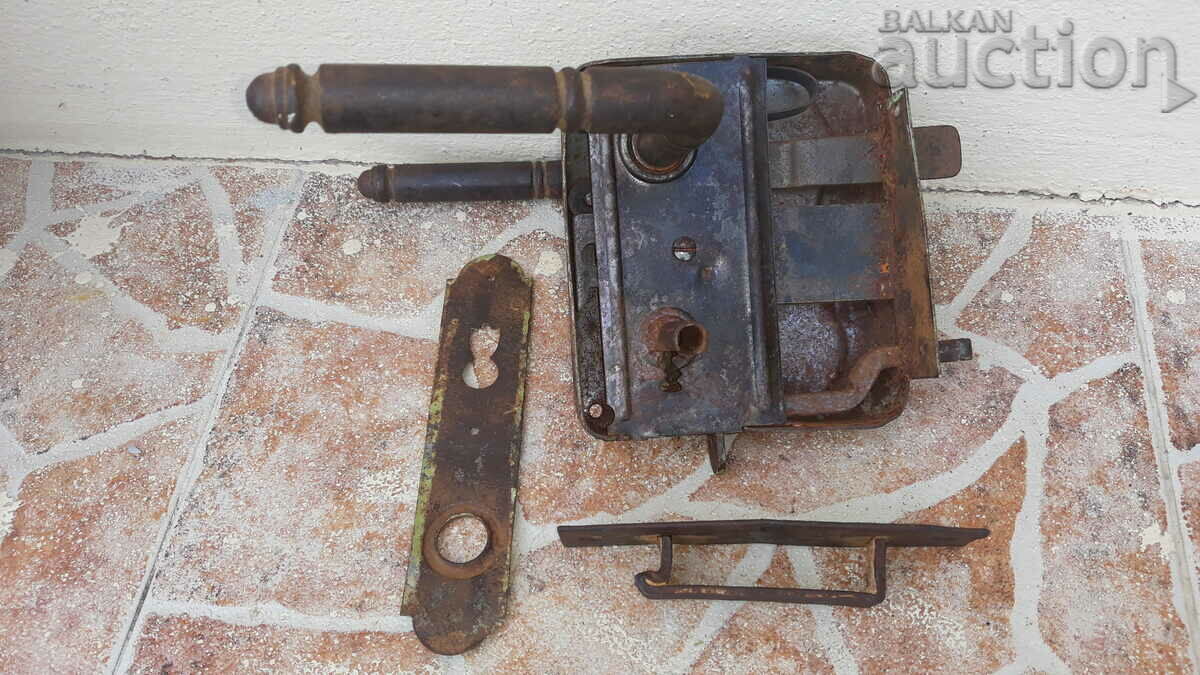 Auction ancient primitive lock Auction ancient primitive lock