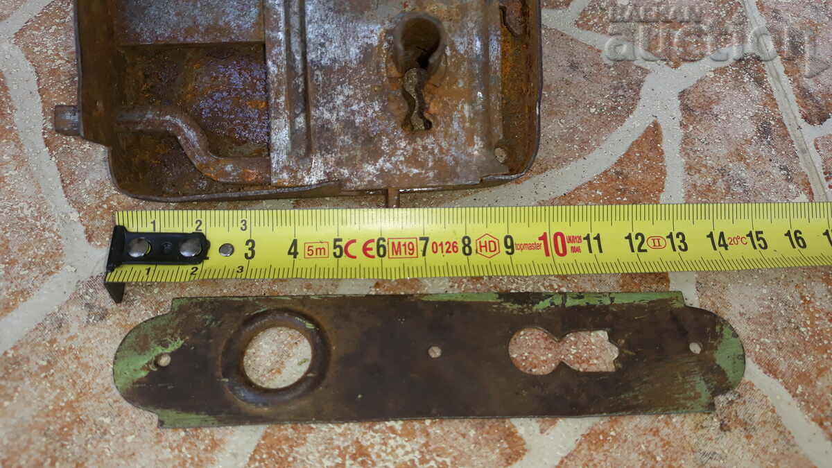 ancient primitive lock with price 41.00 BGN | € 20.96 ancient primitive lock with price 41.00 BGN | € 20.96