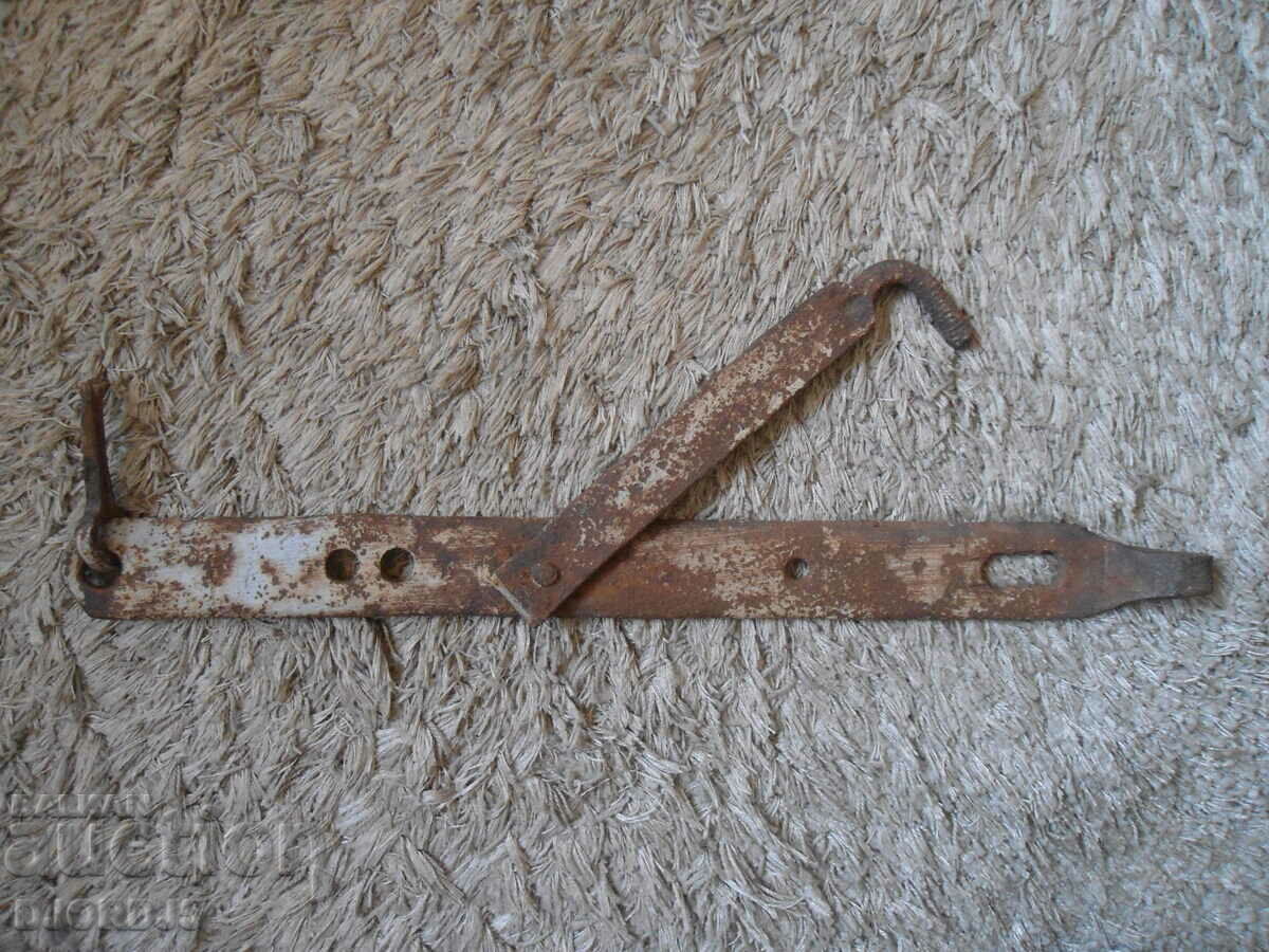 Old latch, lock, gate with price 6.00 BGN | € 3.07 Old latch, lock, gate with price 6.00 BGN | € 3.07