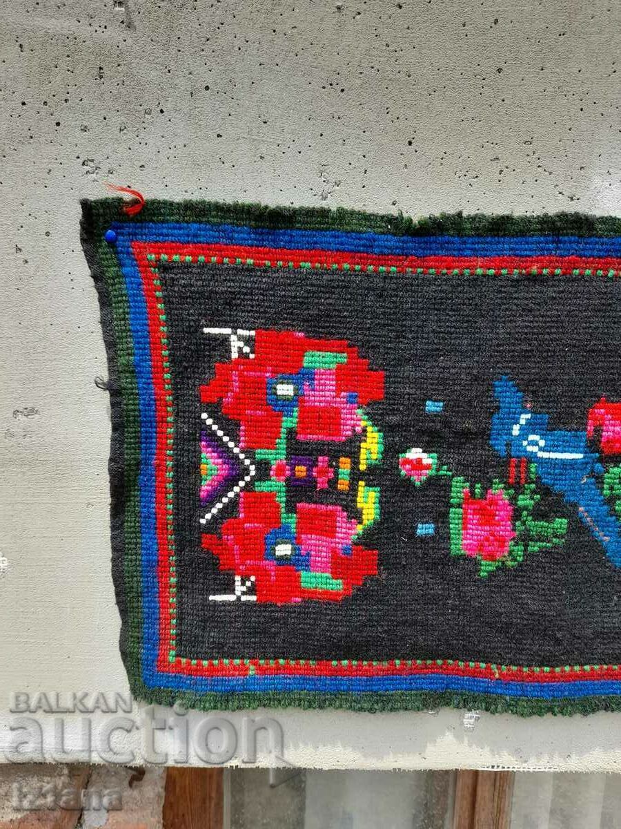 Covor antic, tapet cu preț 28.00 BGN | € 14.32 Covor antic, tapet cu preț 28.00 BGN | € 14.32