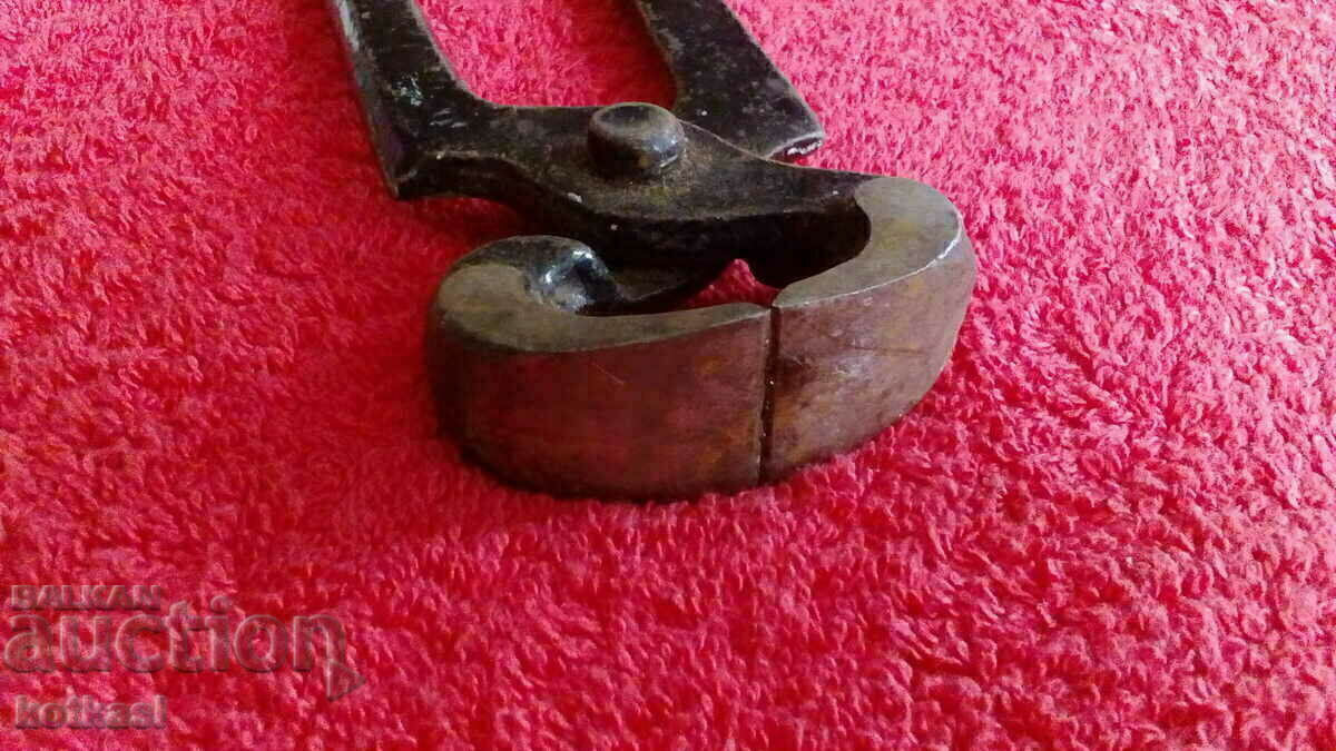 Old forged metal pliers cherped master - 6 Old forged metal pliers cherped master - 6