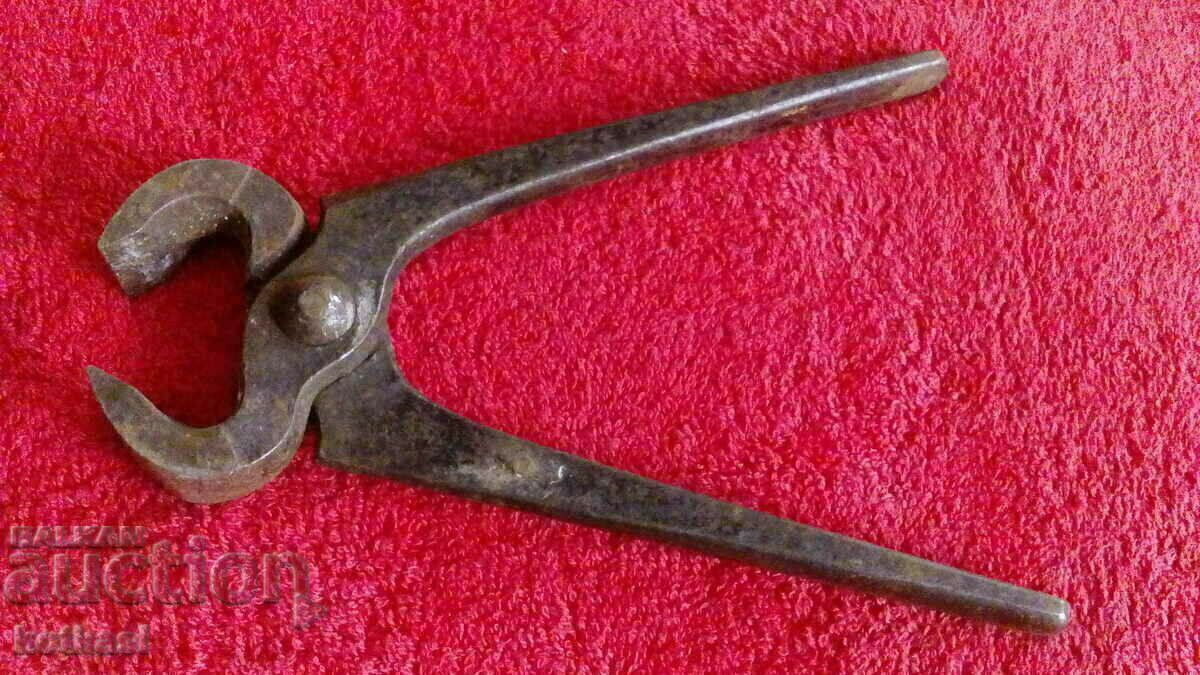 Delivery of Old forged metal pliers cherped master Delivery of Old forged metal pliers cherped master