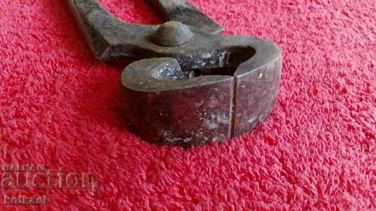 Old forged metal pliers cherped master - 6 Old forged metal pliers cherped master - 6