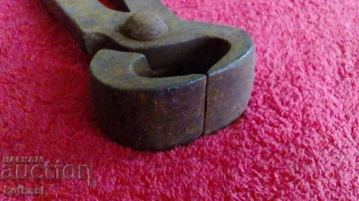 Old forged massive metal pliers serpentine master - 6 Old forged massive metal pliers serpentine master - 6