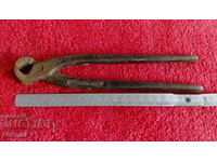 Стари метални клещи керпедени маркировки майтор