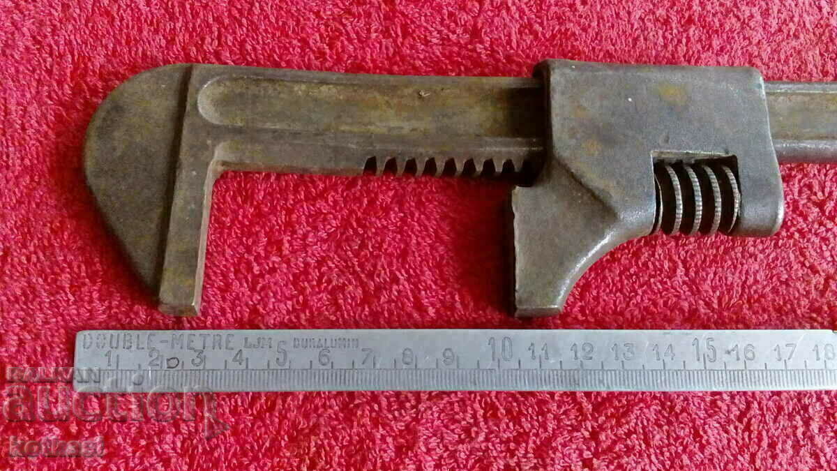 Delivery of Old metal movable wrench master