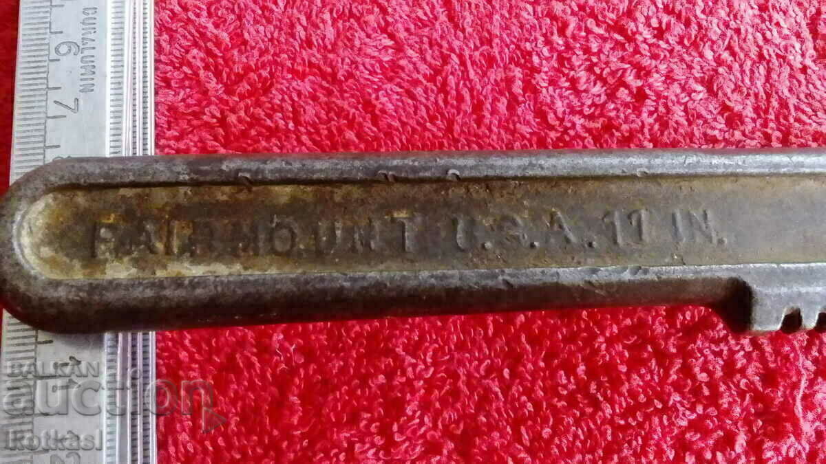 Old metal movable wrench master - 5