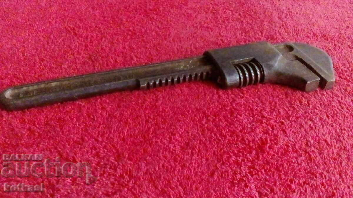 Old metal movable wrench master - 6