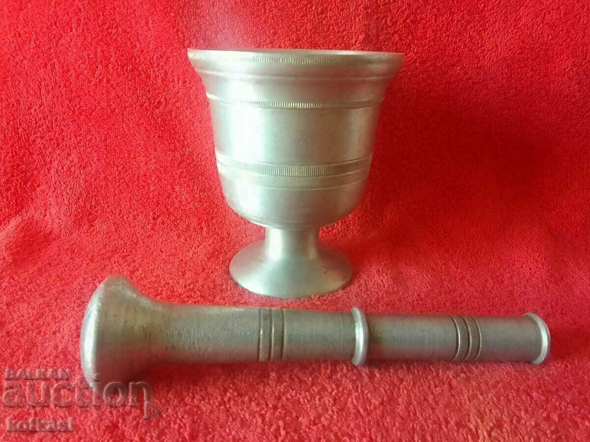 Old mortar made of white metal bronze aluminum mortar with price 32.00 BGN | € 16.36 Old mortar made of white metal bronze aluminum mortar with price 32.00 BGN | € 16.36