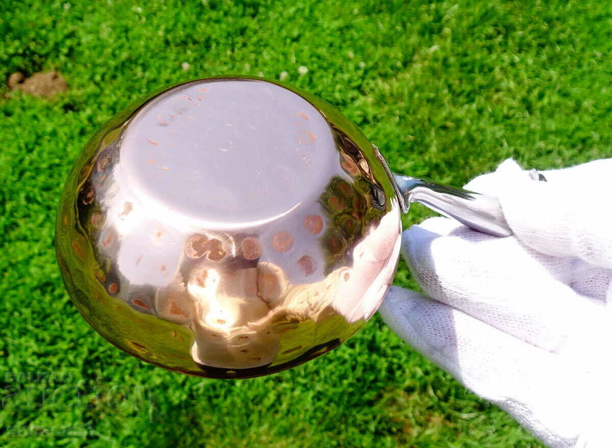 Δημοπρασία Χάλκινη κουτάλα σφυρήλατο στο χέρι. Δημοπρασία Χάλκινη κουτάλα σφυρήλατο στο χέρι.