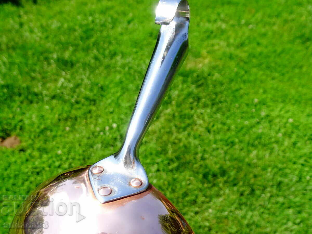 Παράδοση Χάλκινη κουτάλα σφυρήλατο στο χέρι. Παράδοση Χάλκινη κουτάλα σφυρήλατο στο χέρι.