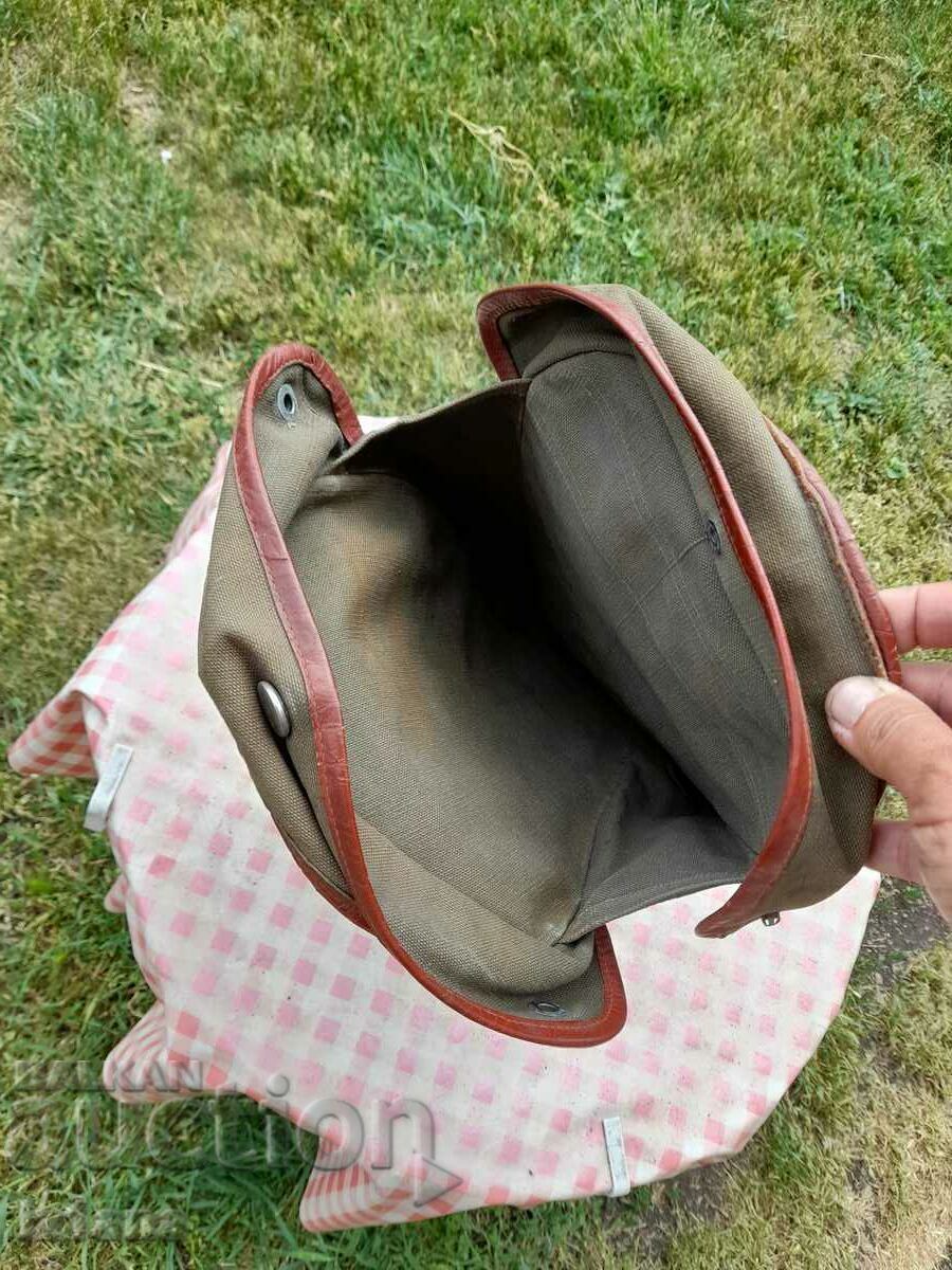 Delivery of Old violin case Delivery of Old violin case