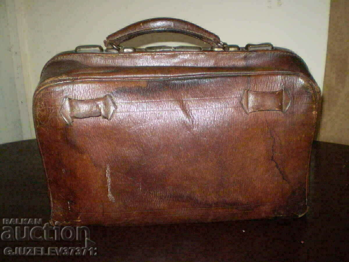 Auction  Doctor's bag made of genuine leather antique brown old big