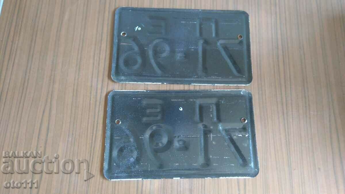Delivery of OLD ENAMELED REGISTRATION NUMBERS PLATES