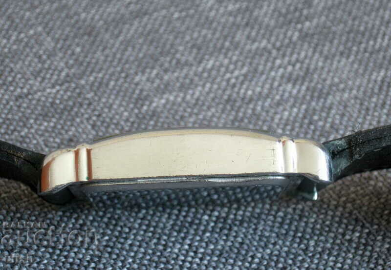 Auction IGUZZ INI vertical quartz watch Auction IGUZZ INI vertical quartz watch