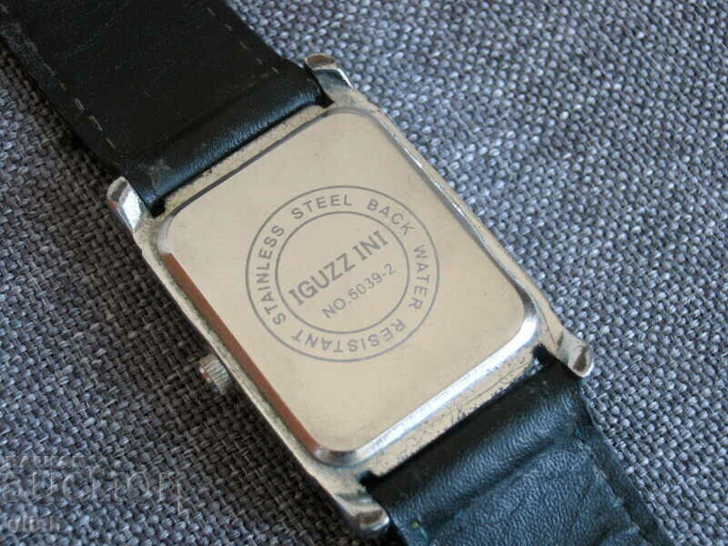 Delivery of IGUZZ INI vertical quartz watch Delivery of IGUZZ INI vertical quartz watch