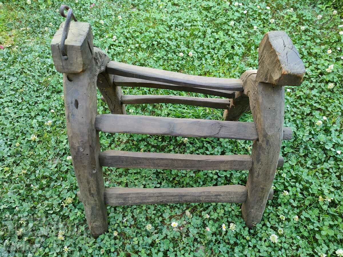 Șa veche - șa aspect 100% autentic cu preț 70.00 BGN | € 35.79 Șa veche - șa aspect 100% autentic cu preț 70.00 BGN | € 35.79