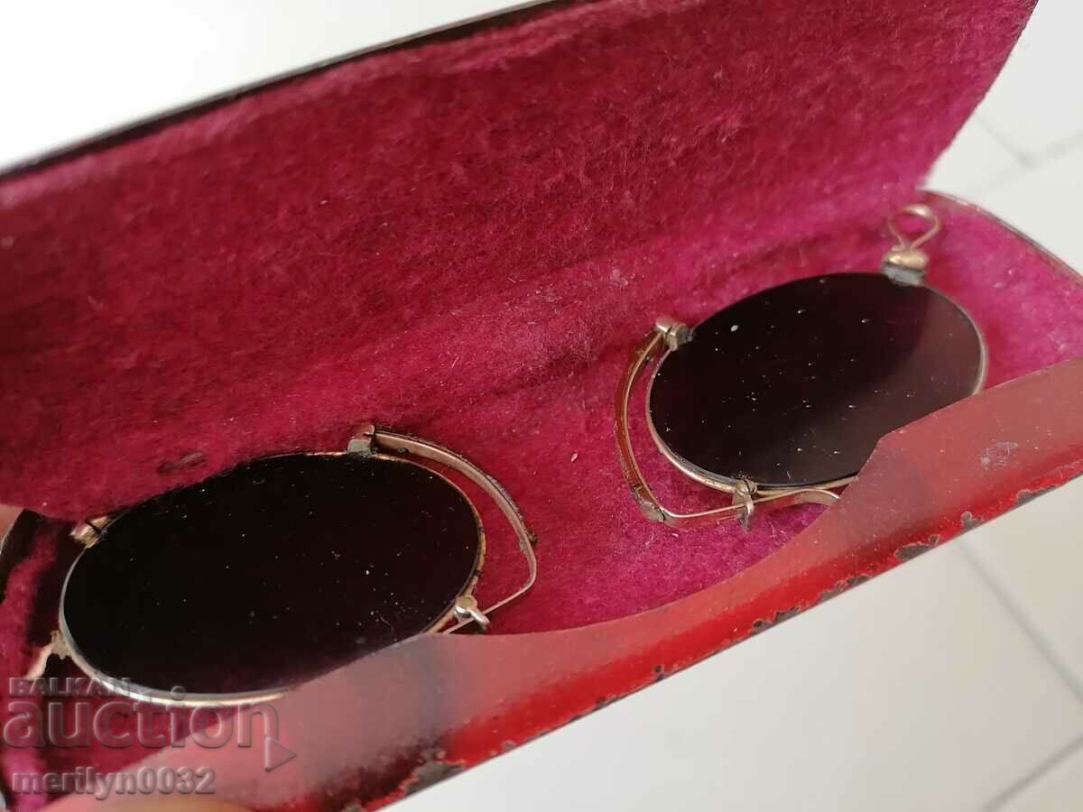 Old pince-nez glasses with binoculars with price 89.00 BGN | € 45.50 Old pince-nez glasses with binoculars with price 89.00 BGN | € 45.50