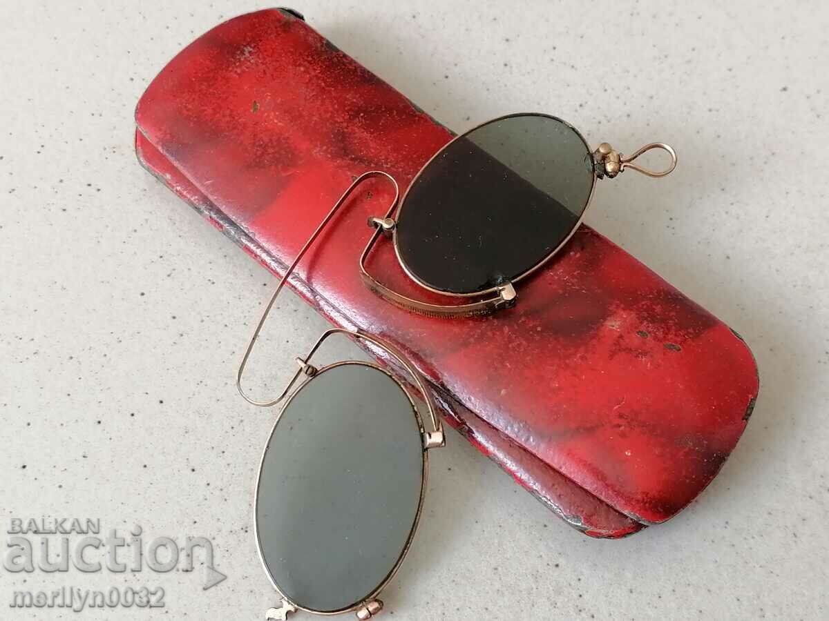 Delivery of Old pince-nez glasses with binoculars Delivery of Old pince-nez glasses with binoculars