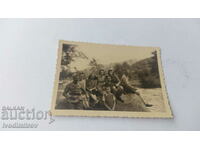 Снимка Трявна Мъже жени и момче покрай реката 1944