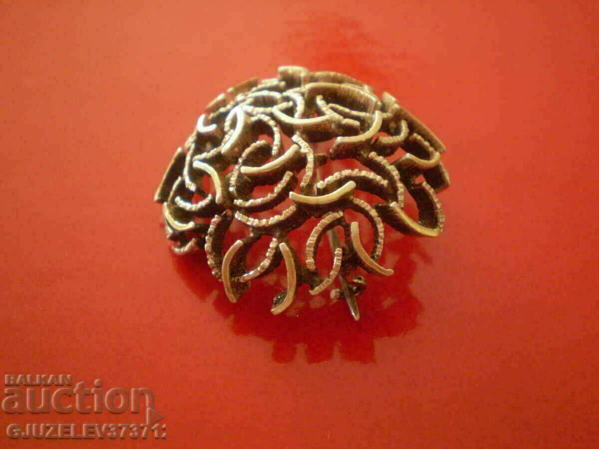 Broșă unică de damă realizată în întregime manual din miere solidă cu preț 70.00 BGN | € 35.79