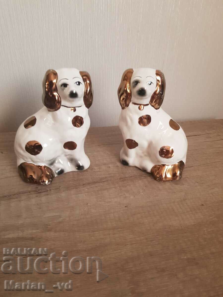 Două figurine de cățeluș din porțelan
